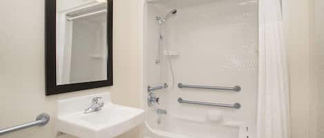 Salle de bain accessible aux personnes à mobilité réduite