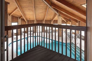 Room, 1 King Bed, Non Smoking, Jetted Tub | Jetted bathtub