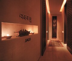 Sauna, hot tub, steam room, body treatments, aromatherapy