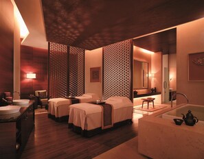 Sauna, hot tub, steam room, body treatments, aromatherapy
