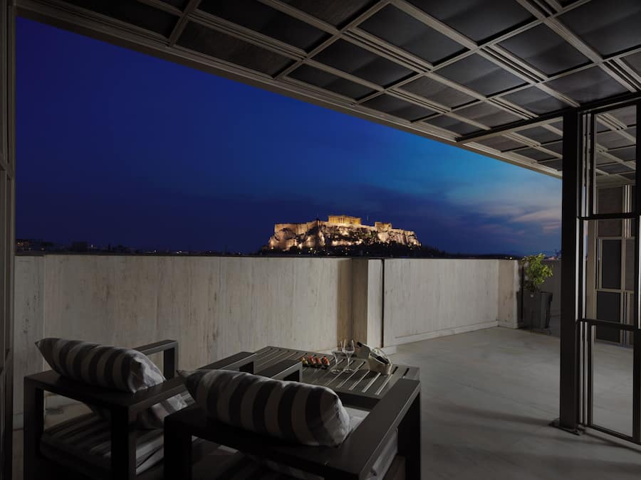 Suite Présidentielle | Literie de qualité supérieure, minibar, coffres-forts dans les chambres