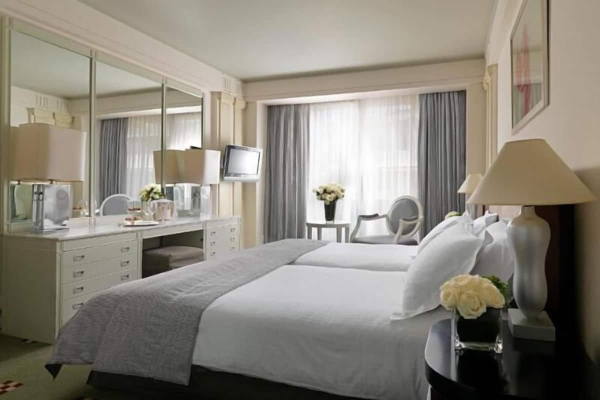 Ropa de cama de alta calidad y minibar