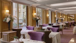 Desayuno buffet (EUR 32 por persona)
