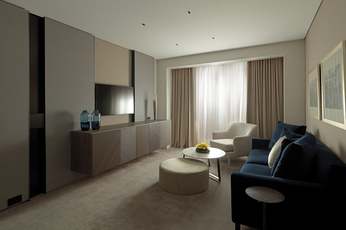 Athenian Acropolis View Suite (king or twin beds) | Living area