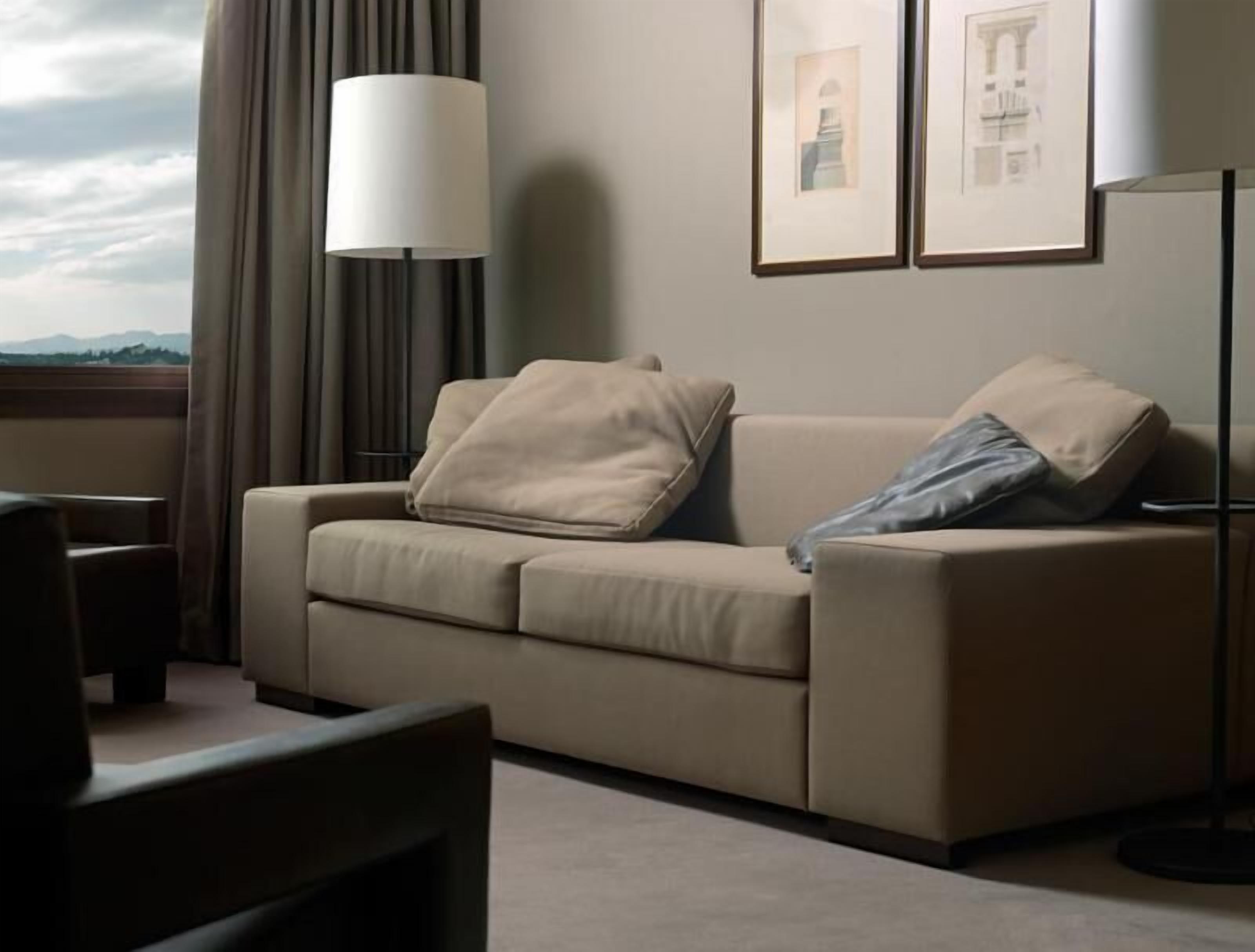 Área de sala de estar | Smart TV y películas con cargo 