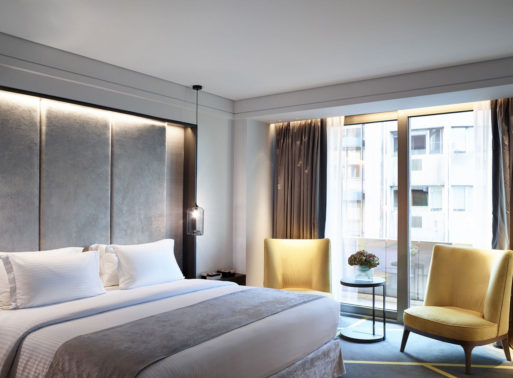 Ropa de cama de alta calidad y minibar 