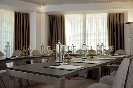 NJV Athens Plaza Hotel - Image 59