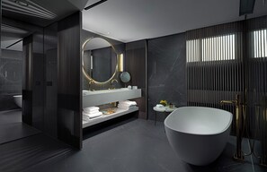 Presidential Suite | Bathroom | Combined shower/bathtub, designer toiletries, hair dryer, bathrobes - NJV Athens Plaza Hotel (Athens)