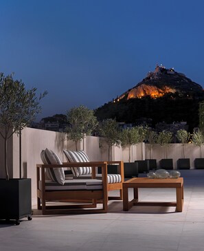 Athenian Acropolis View Suite (king or twin beds) | 1 Schlafzimmer, hochwertige Bettwaren, Minibar, Zimmersafe