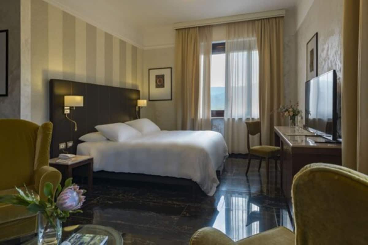1 Schlafzimmer, hochwertige Bettwaren, Daunenbettdecken, Minibar