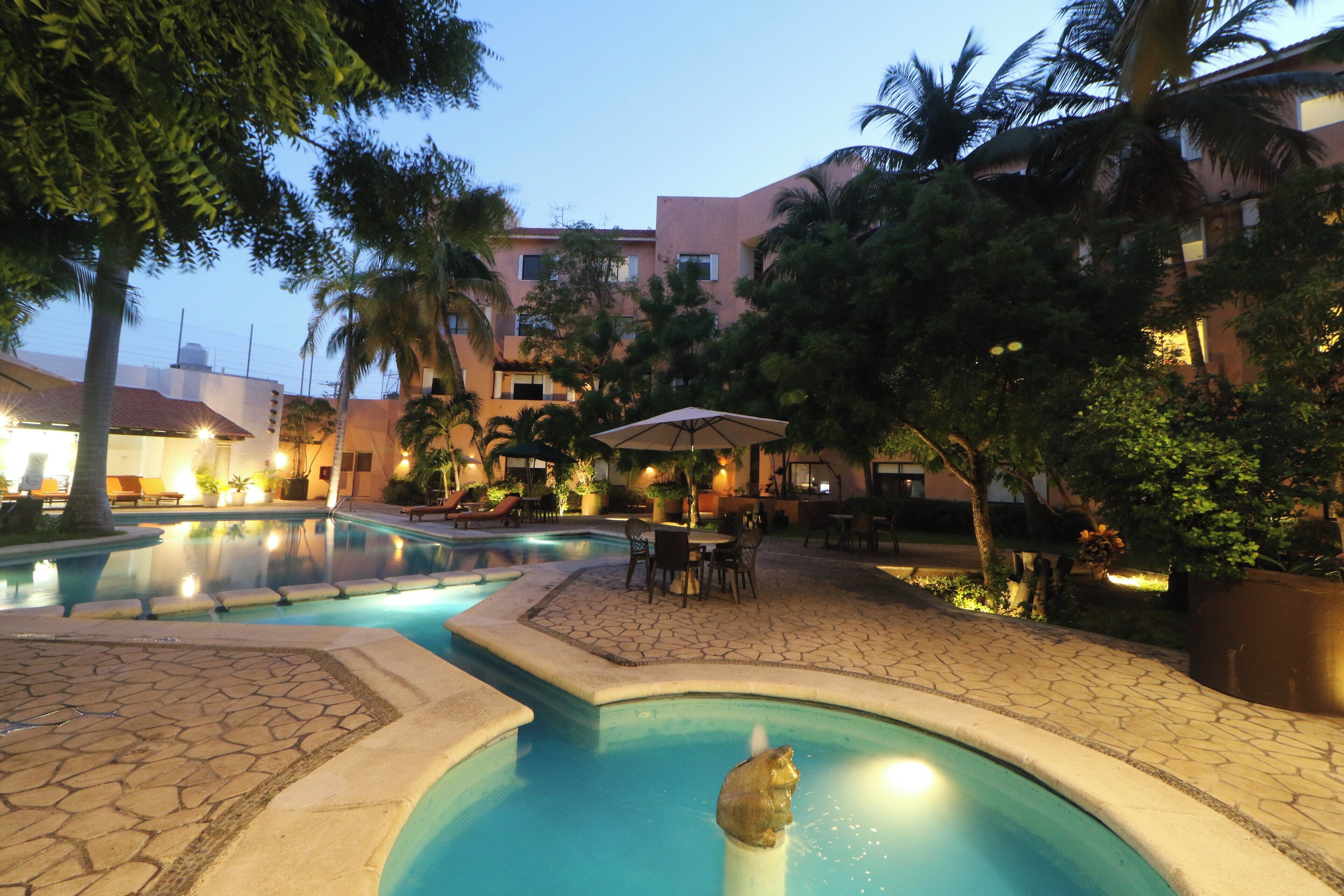 outdoor pool, pool loungers