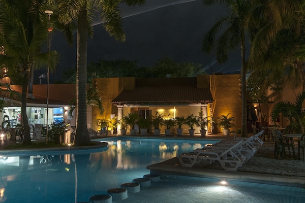 Outdoor pool, sun loungers