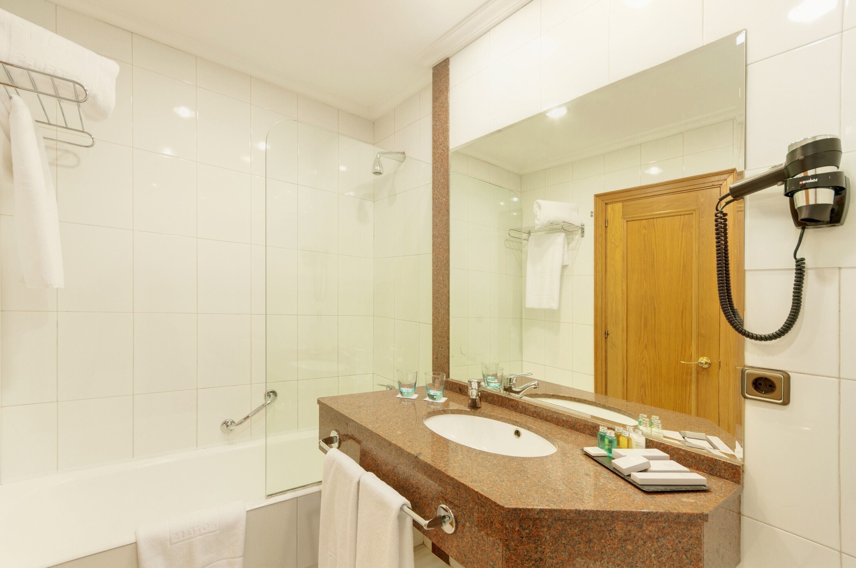 1 bedroom, minibar, in-room safe, desk