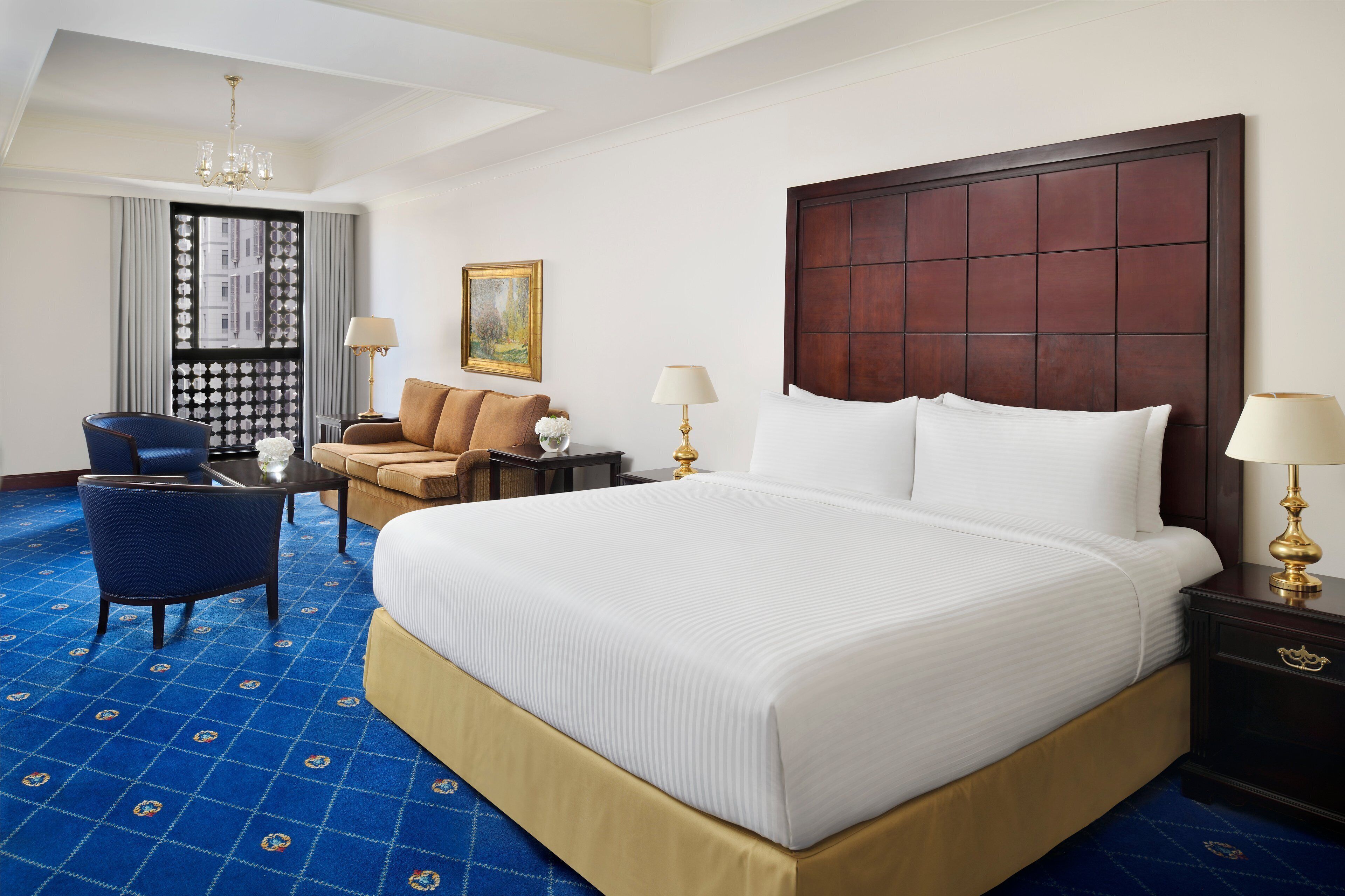 Minibar, safe på rommet, skrivebord og blendingsgardiner