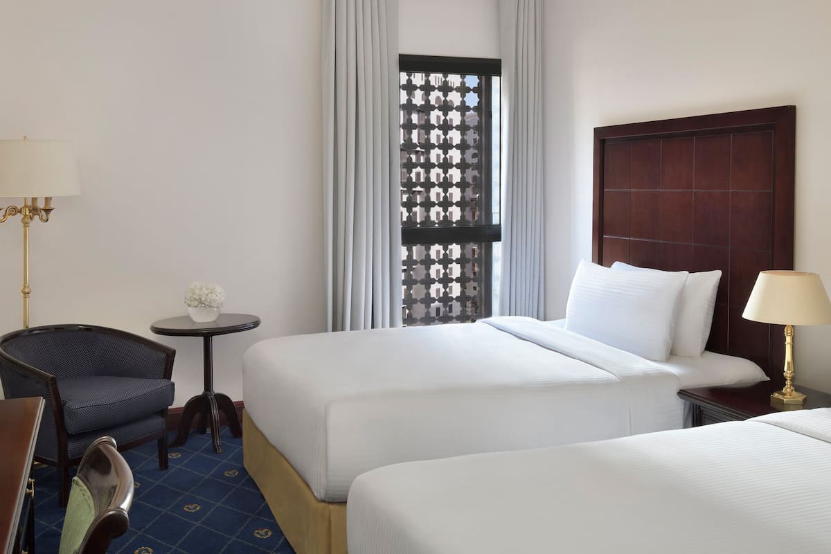 Classic Room, 1 King Bed, Accessible, Smoking