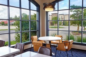 Breakfast and dinner served - Courtyard by Marriott Waterloo St. Jacobs (Township of Woolwich)