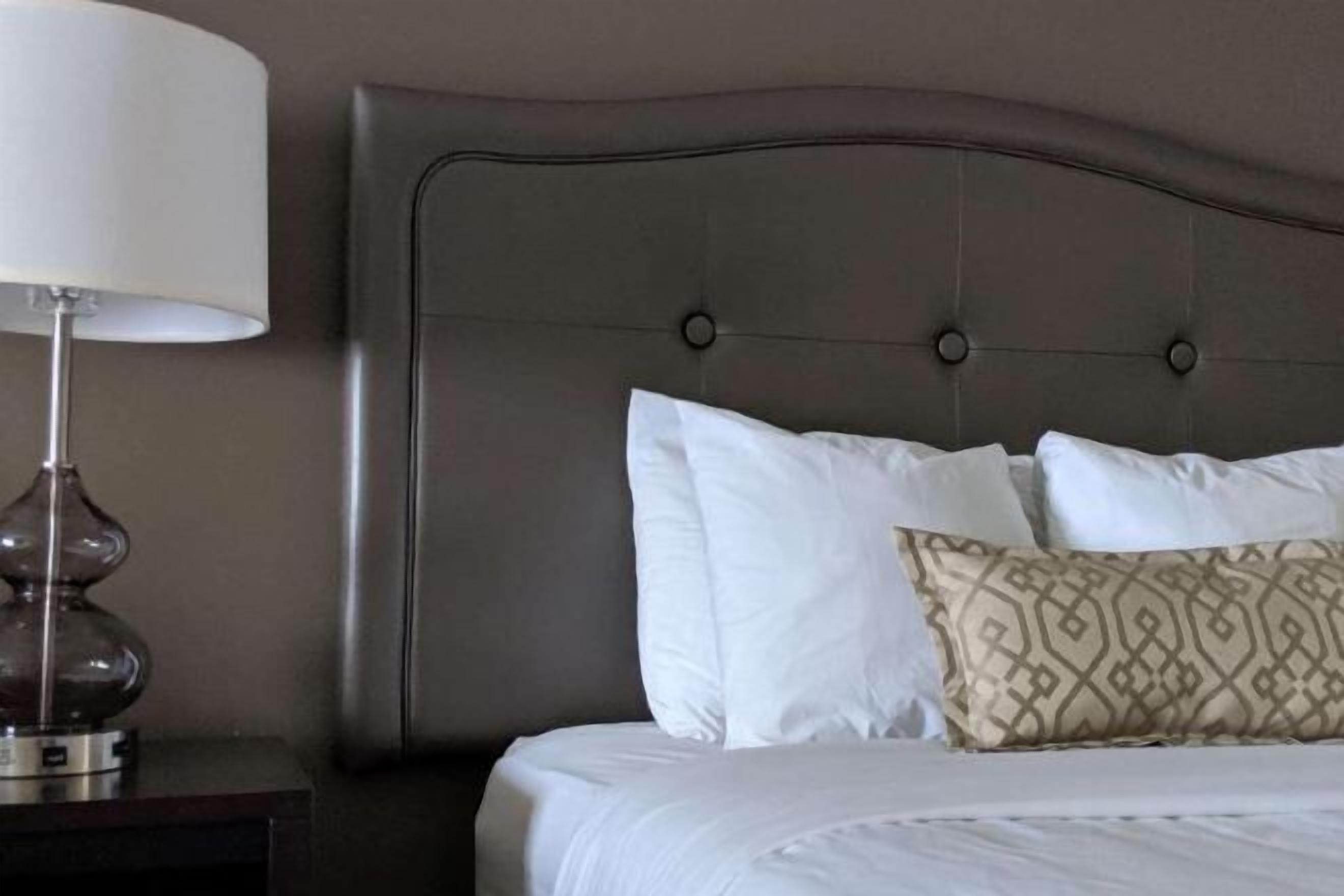 Iron/ironing board, rollaway beds, Internet, bed sheets