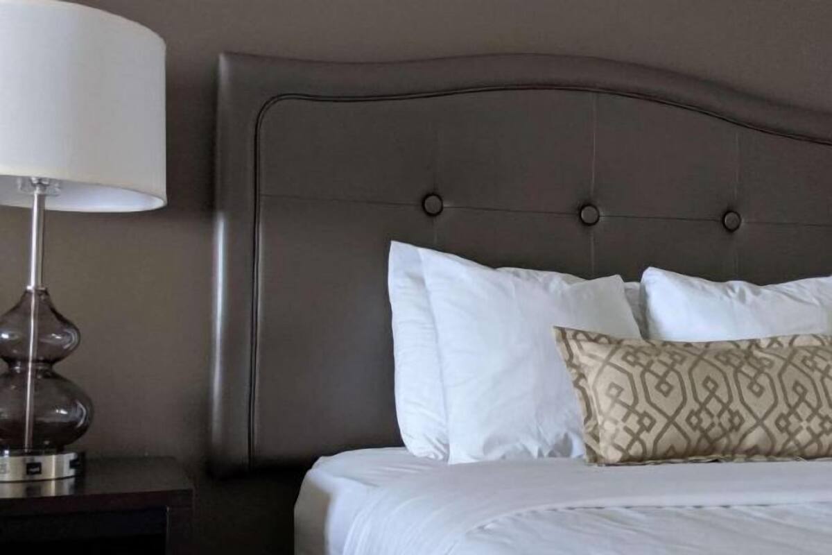 Iron/ironing board, rollaway beds, Internet, bed sheets