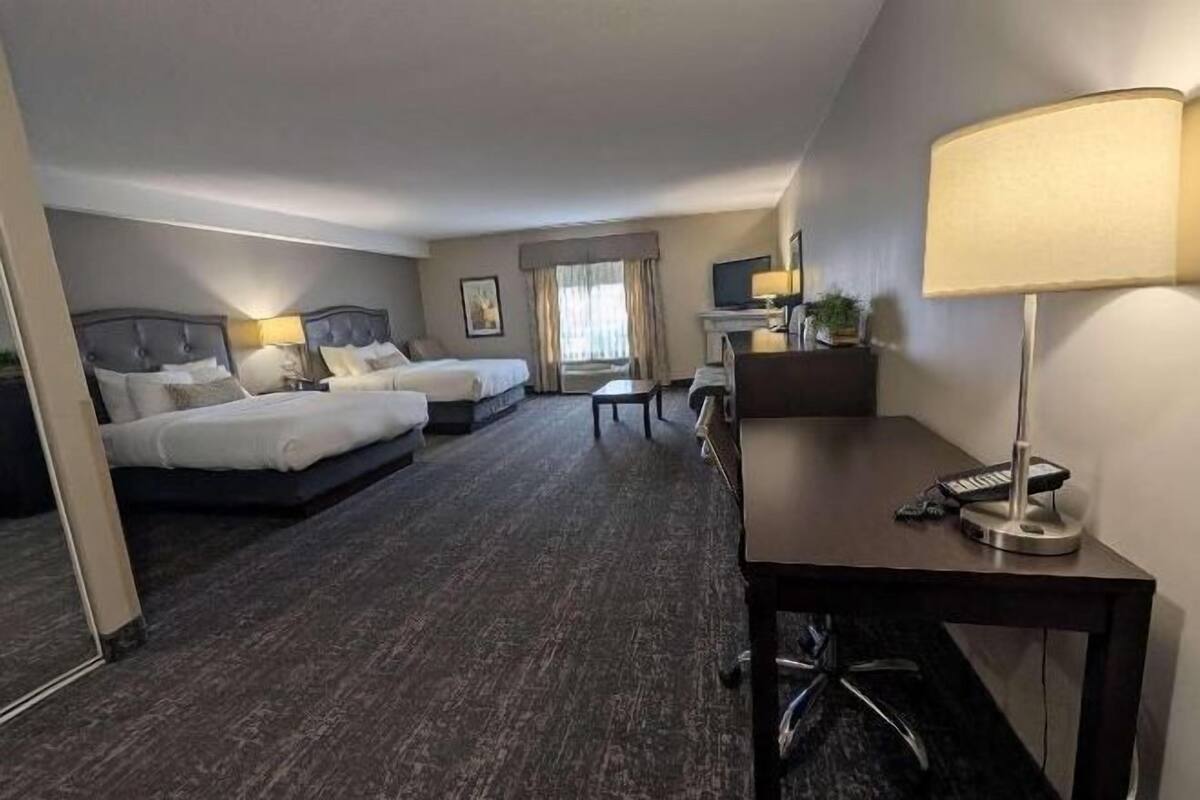 Iron/ironing board, rollaway beds, Internet, bed sheets