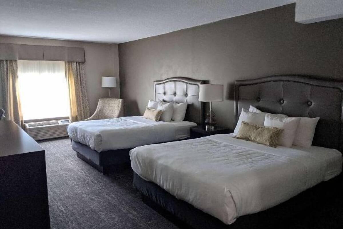 Iron/ironing board, rollaway beds, Internet, bed sheets