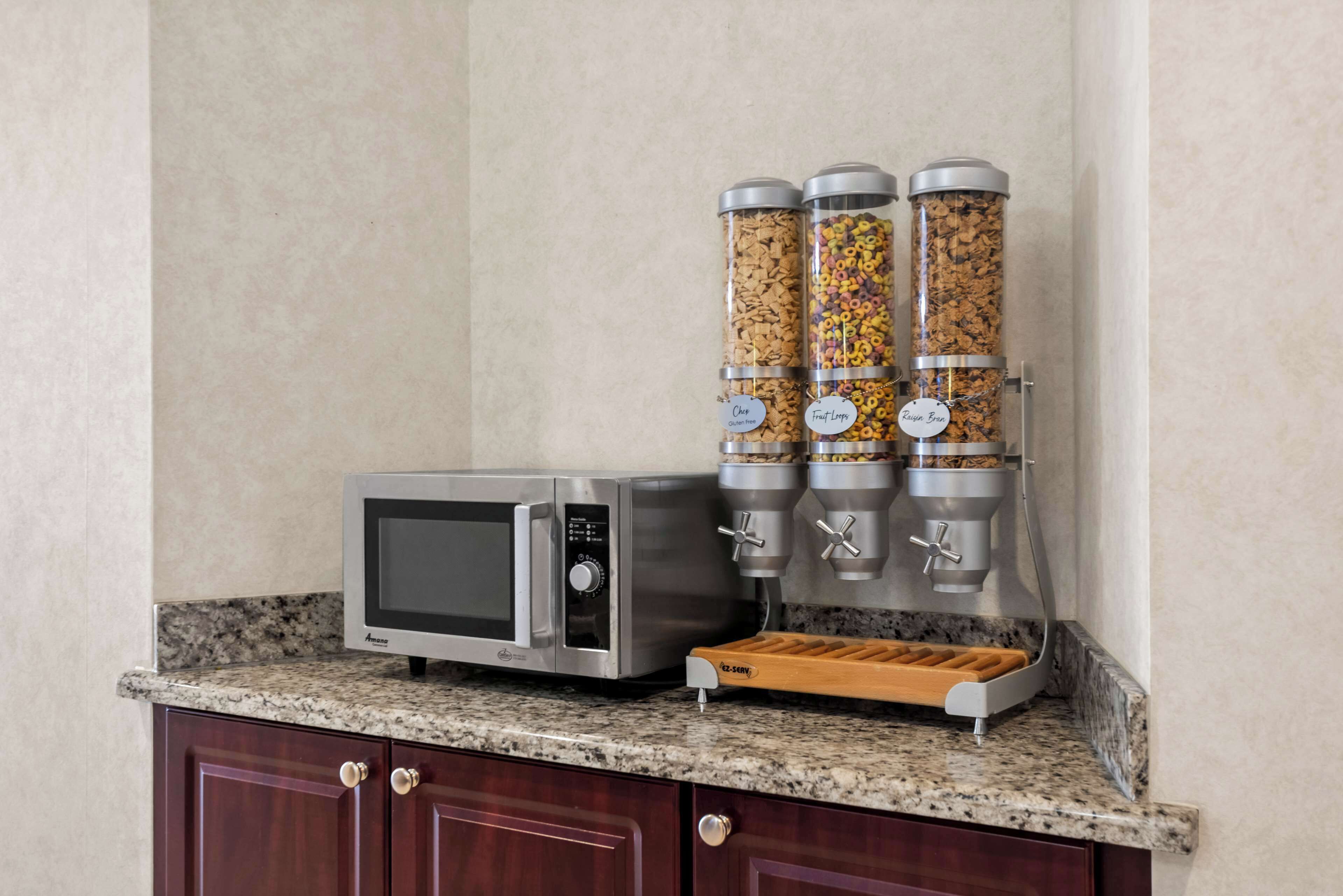 free daily continental breakfast