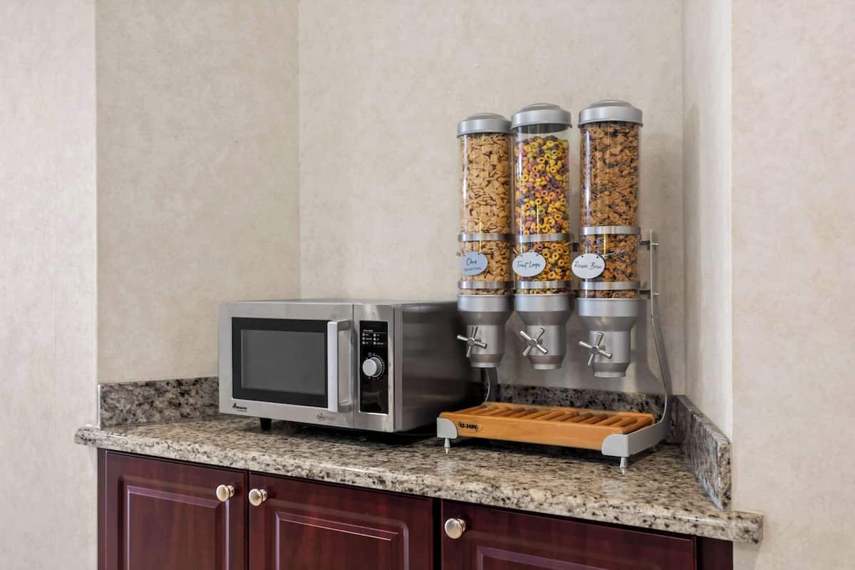 free daily continental breakfast