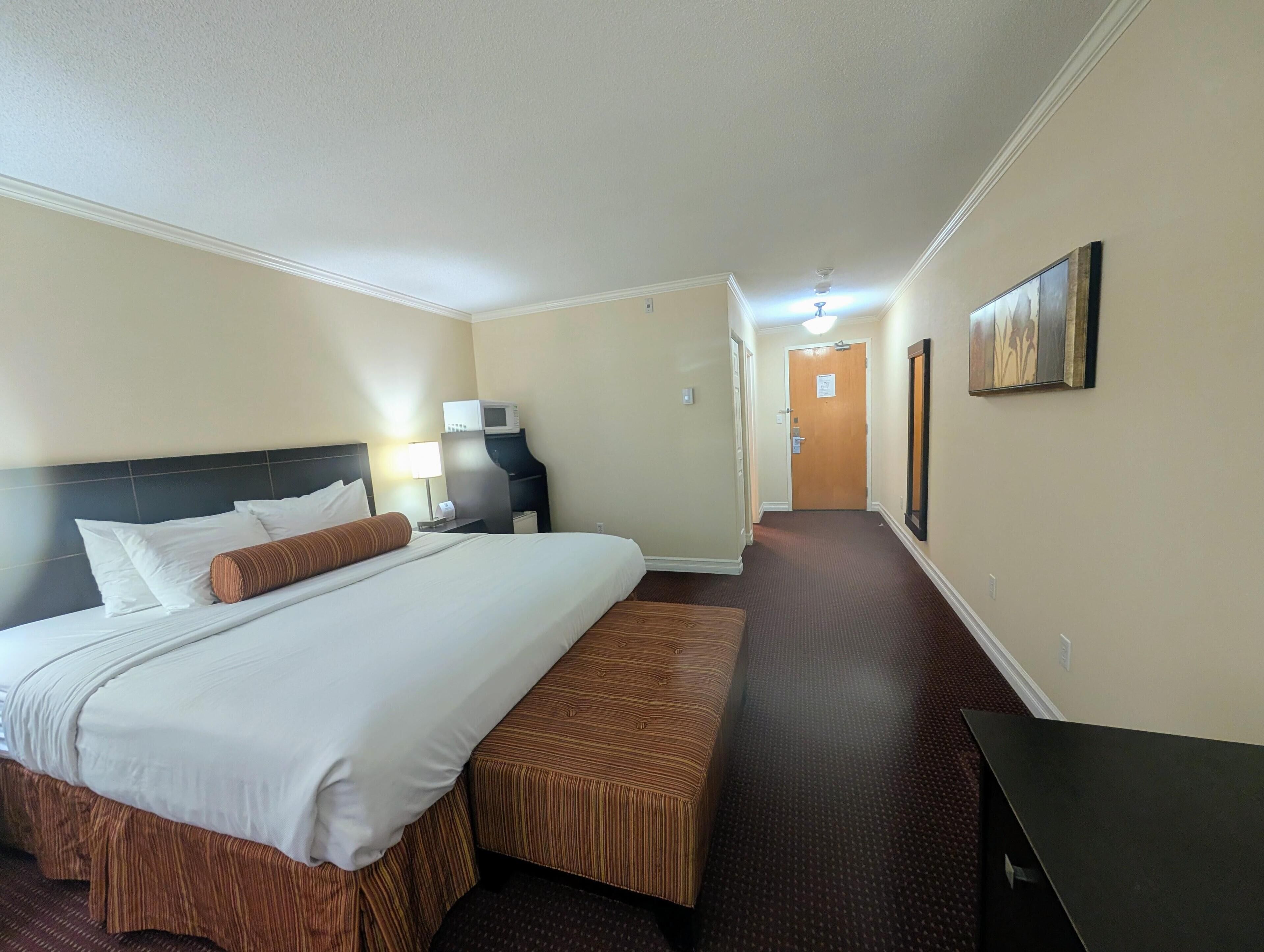 이그제큐티브룸, 킹사이즈침대 1개, 냉장고 및 전자레인지, 호수 전망 | 다리미/다리미판, 간이 침대, 인터넷, 침대 시트