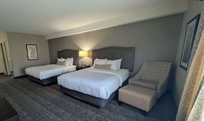 Tabla de planchar con plancha, camas extra, internet y ropa de cama