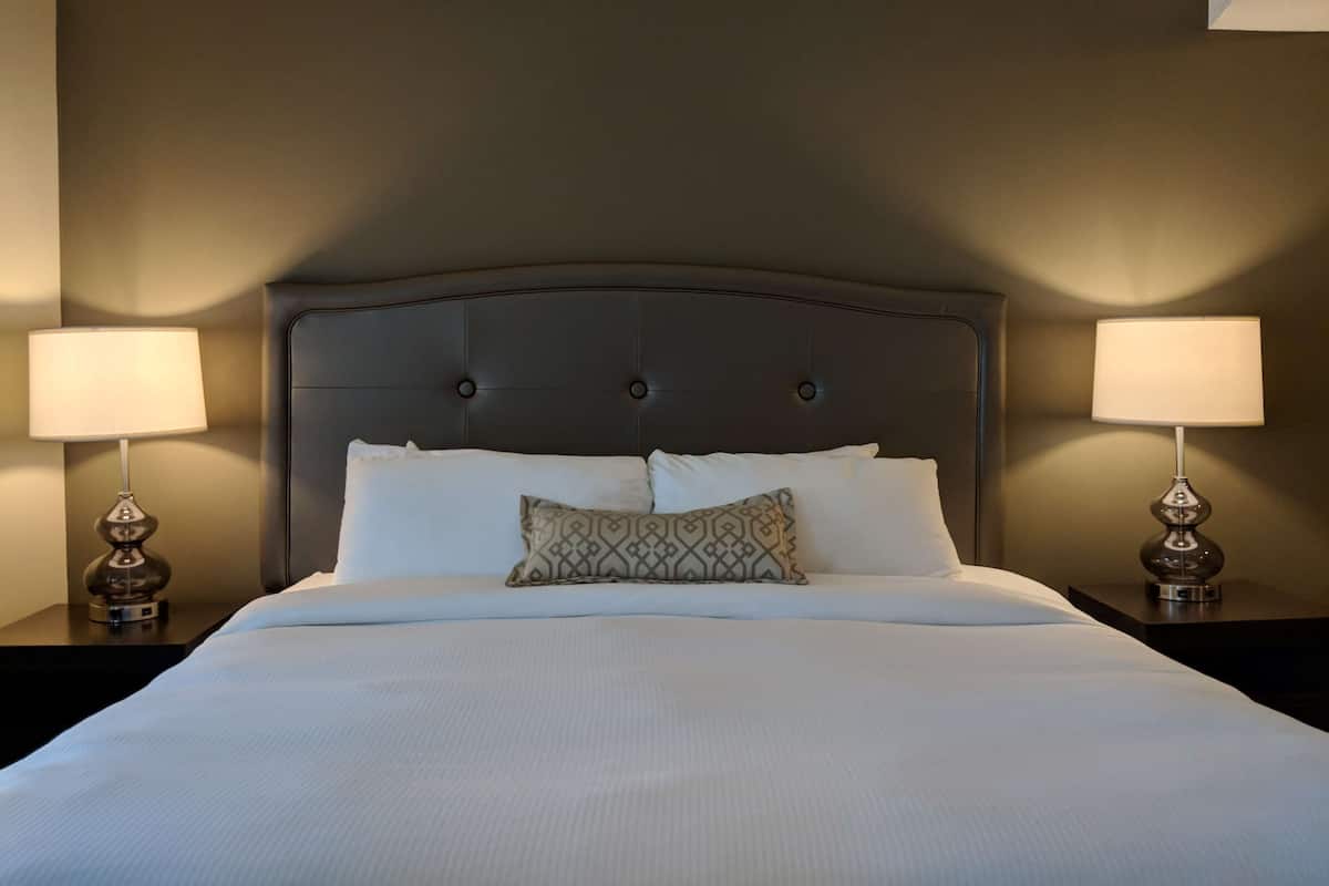 Iron/ironing board, rollaway beds, Internet, bed sheets