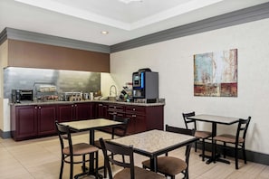 Termasuk sarapan Eropah setiap hari