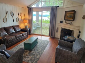 Quarto luxo, 3 camas de solteiro, vista para o lago (Two Bedroom Cottage - Lake View Delux) | Vista para o lago