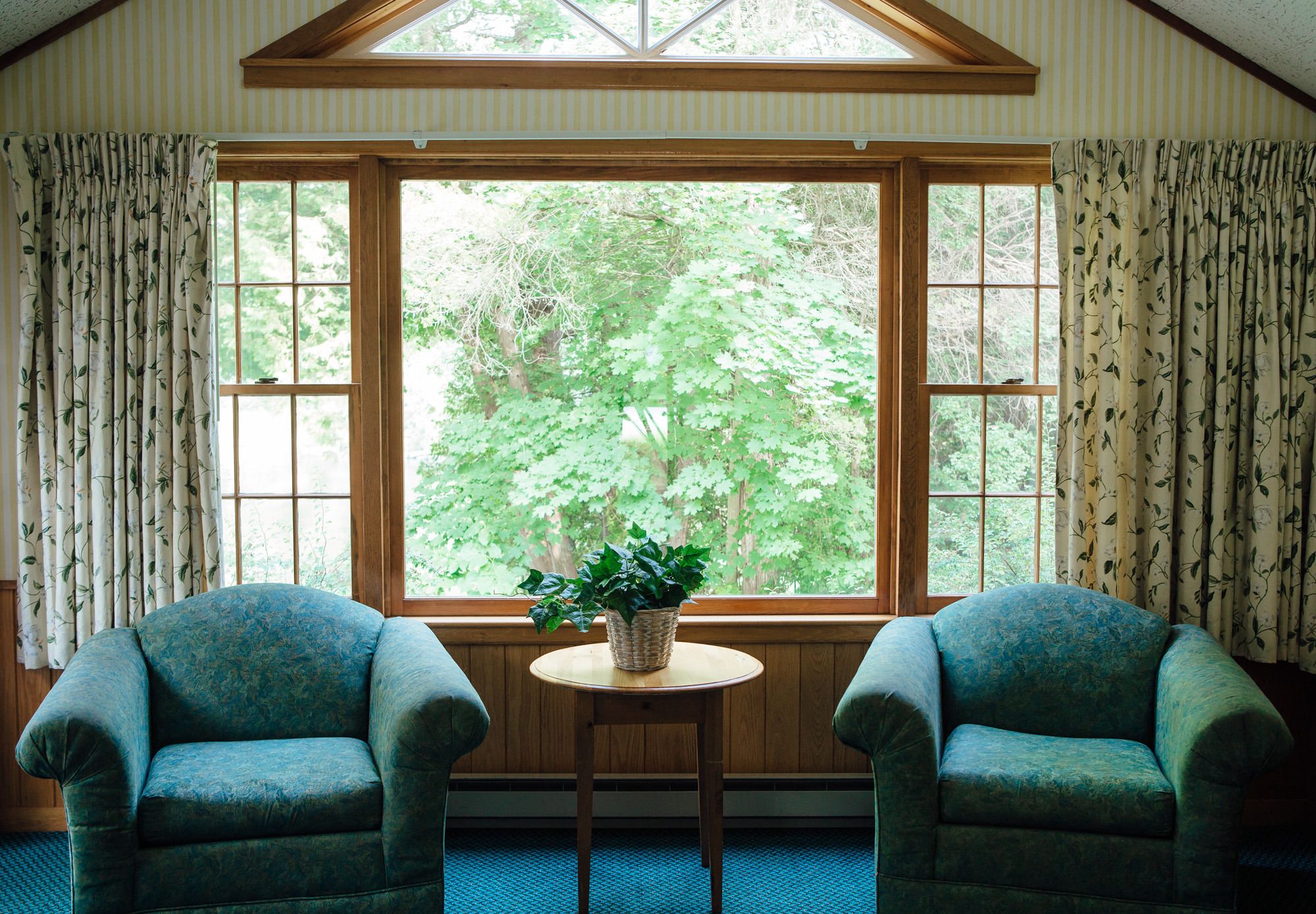 cottage, 2 bedrooms | living area | ipod dock, mp3 dock