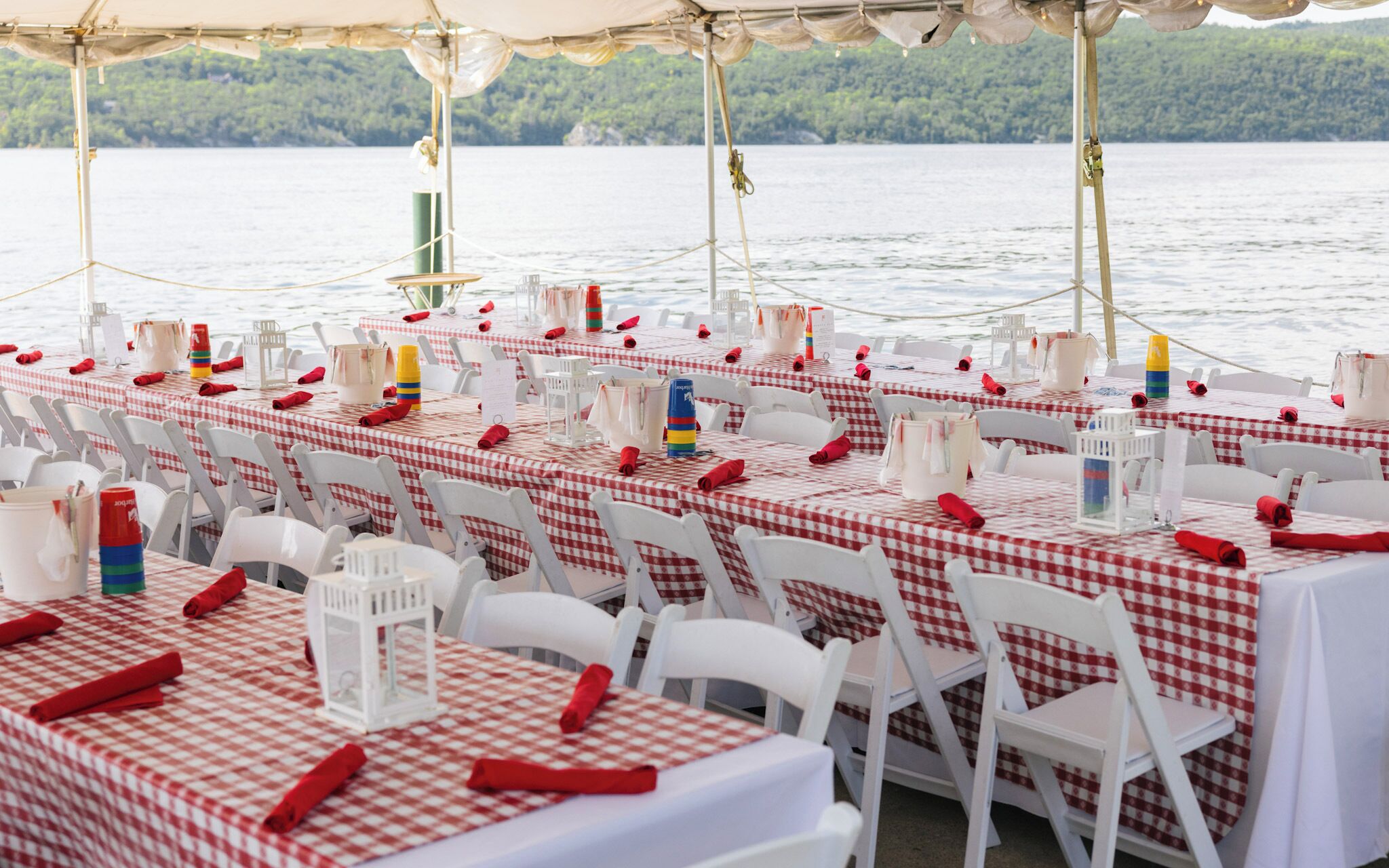 3 restaurants; breakfast, lunch and dinner served 