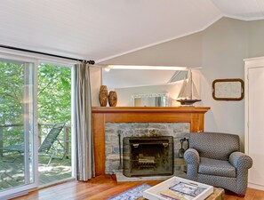 Standard Room, 1 Twin Bed, Golf View (One Bedroom Cottage) | Living room | IPod dock, MP3 dock