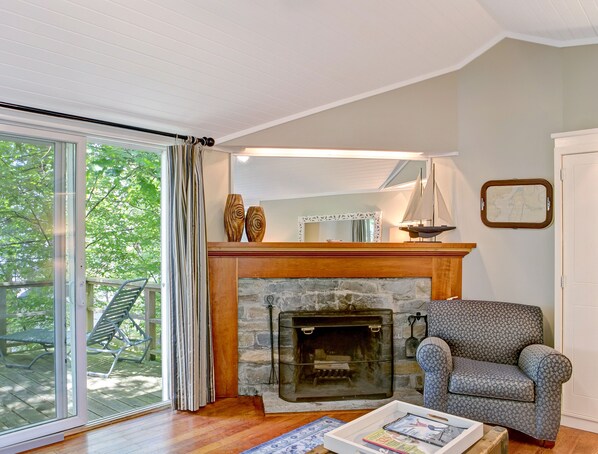 Habitación estándar, 1 cama individual, vista al campo de golf (One Bedroom Cottage) | Sala de estar | Estación para iPod, futbolito y libros 