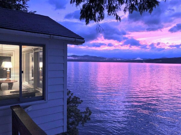 Deluxe Room, 1 King Bed, Lake View (Studio Cottage-Lake View) | Lake view