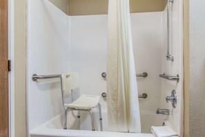 Kamar, 1 Tempat Tidur King, akses difabel, Bebas Asap Rokok | Kamar mandi | Pengering rambut dan handuk