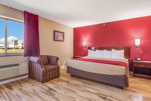 Standard Room, 1 King Bed, Non Smoking, Jetted Tub (2 Person Jetted Tub) | Iron/ironing board, free cribs/infant beds, rollaway beds, free WiFi