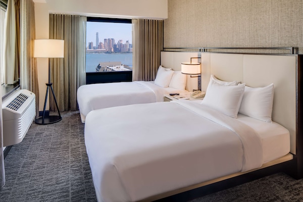 Premier Suite, 2 Katil Kelamin (Double), City View | Peti besi dalam bilik, dihias secara berasingan