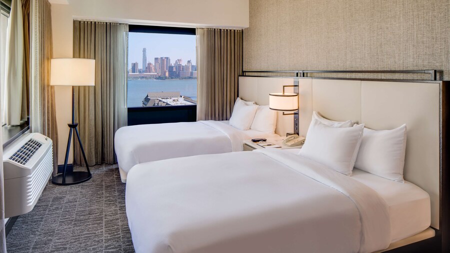 DoubleTree by Hilton Hotel & Suites Jersey City