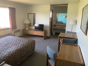 Desk, laptop workspace, iron/ironing board, free WiFi - Pine River Inn (Pine River)