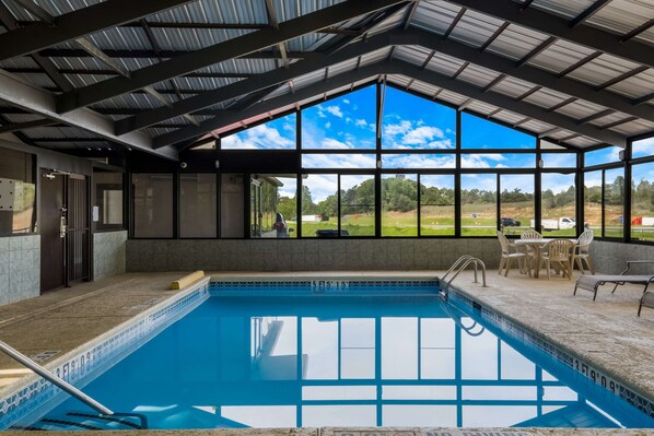 Piscine extérieure en saison