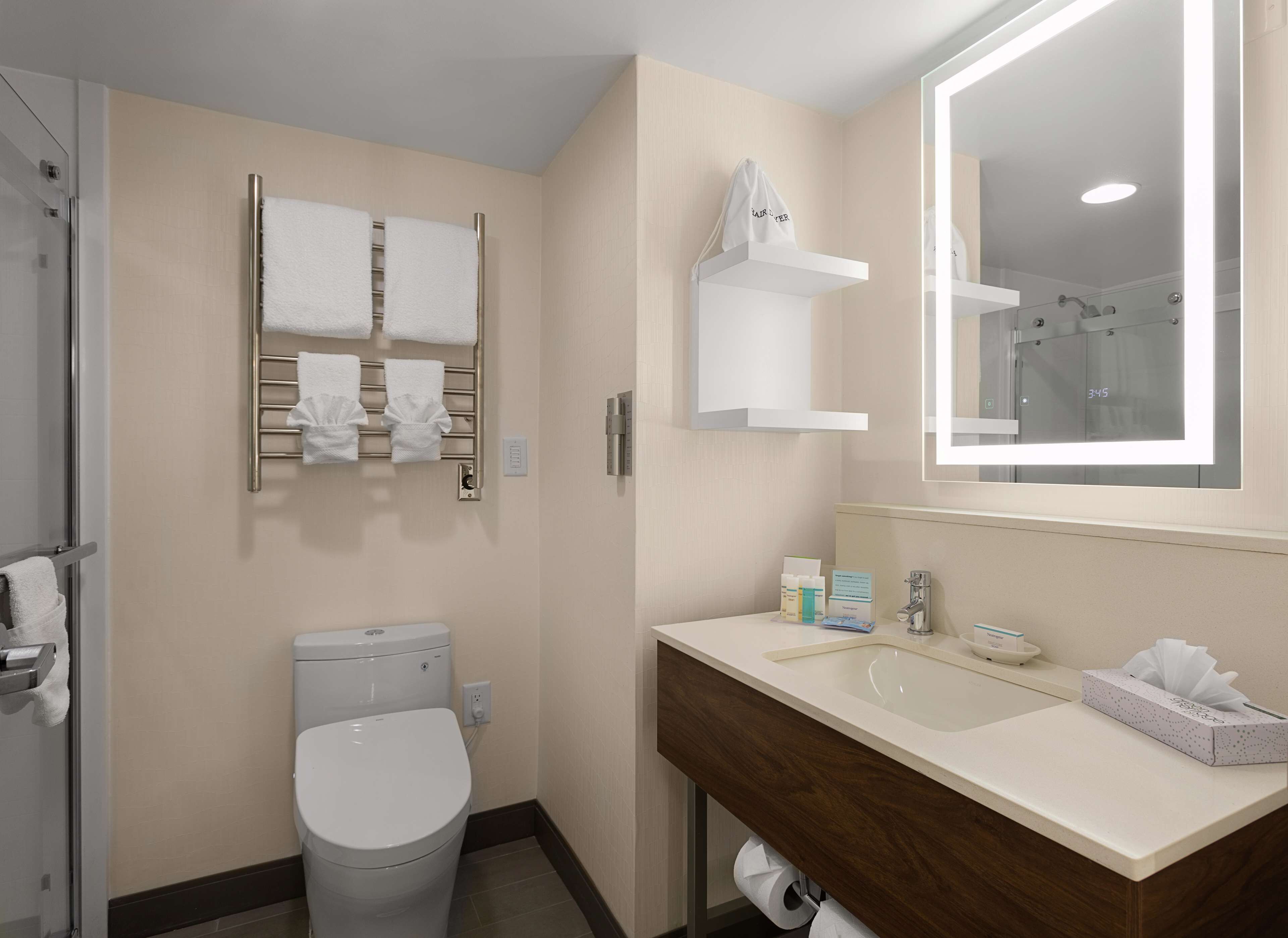 one king bed, non-smoking | bathroom shower