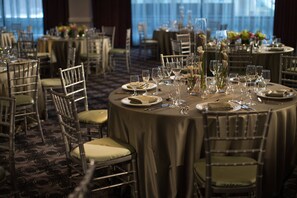 Reception - Hotel Chicago Downtown, Autograph Collection by Marriott (Chicago)