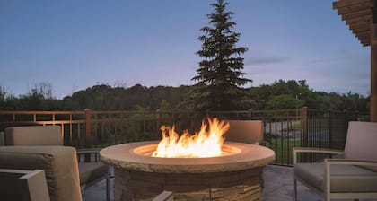Country Inn & Suites by Radisson, West Bend, WI