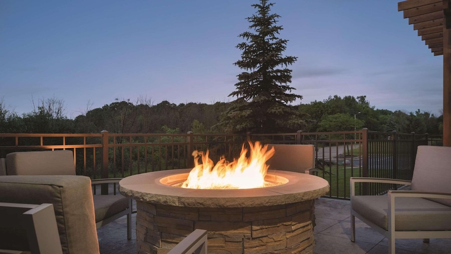 Country Inn & Suites by Radisson, West Bend, WI