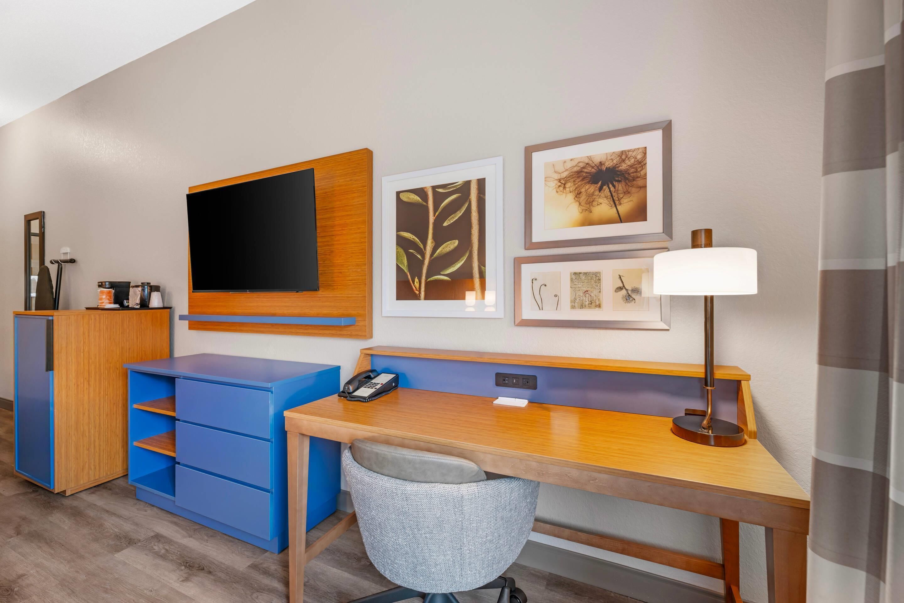 防过敏的被褥、羽绒被、办公桌、遮光窗帘