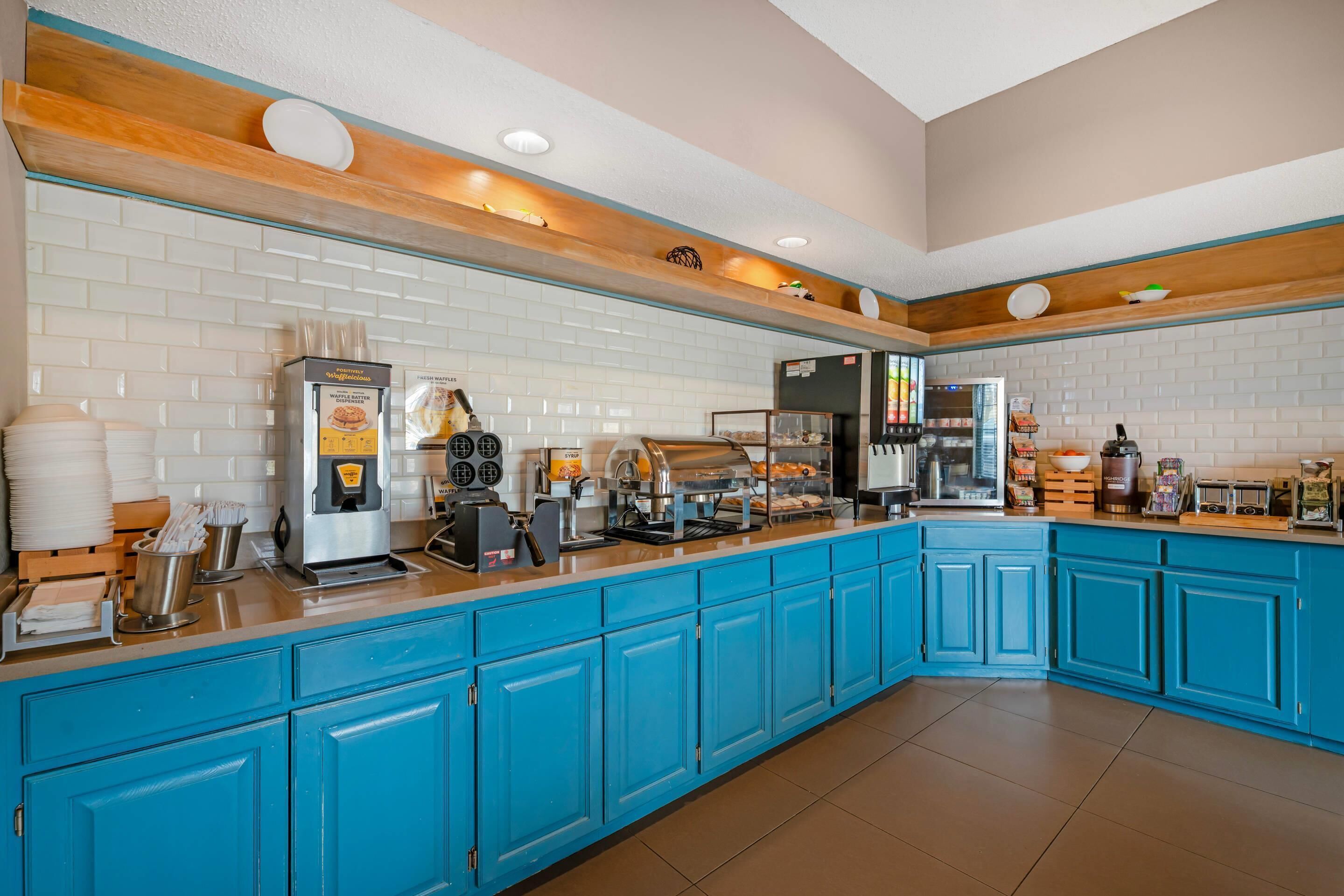 Free daily continental breakfast 