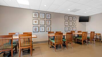 Free daily continental breakfast