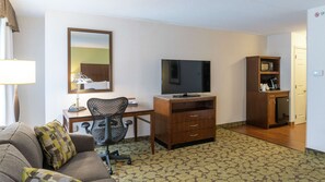 Junior Suite, 1 King Bed | Desk, laptop workspace, blackout drapes, iron/ironing board